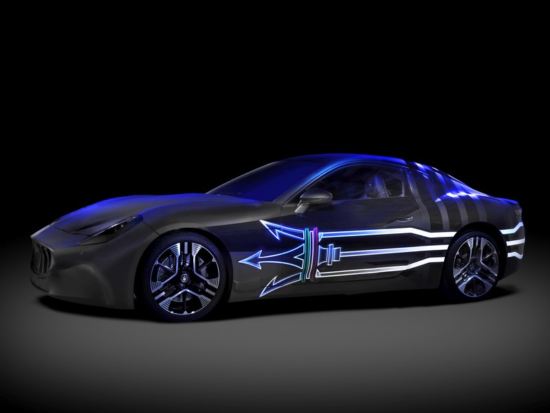 Maserati se do roku 2030 stane elektromobilní